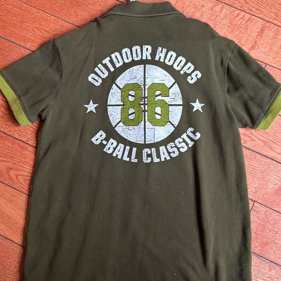 Old Navy pull over short sleeve - Picture 2 of 2